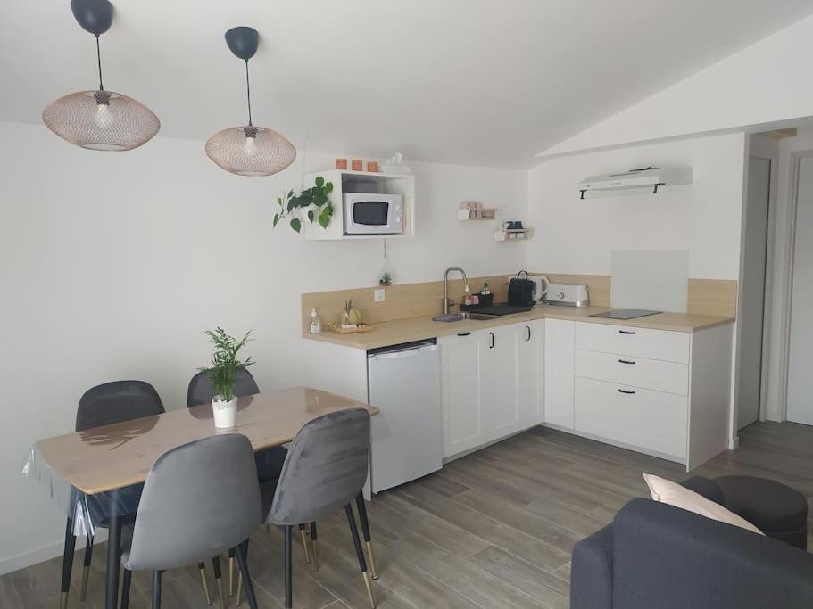 Апартаменти Le Petit Pied A Terre Du Luberon Merindol Екстер'єр фото